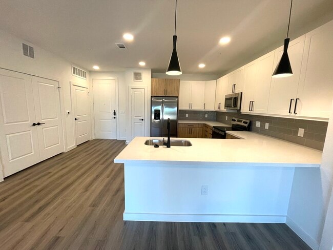 Building Photo - 701 Saginaw Sq Blvd Unit 6144