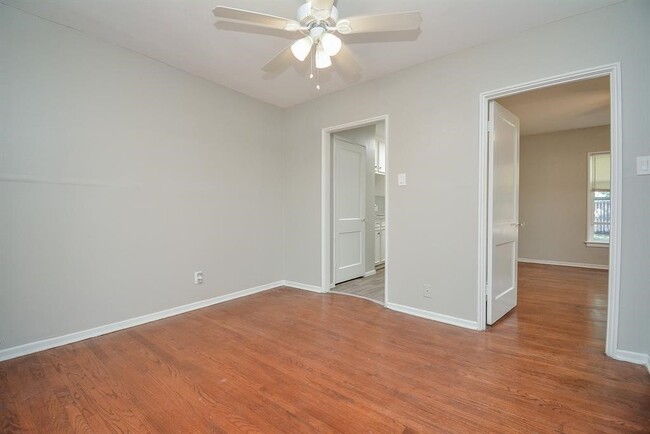Photo - 2718 Wroxton Rd Unit 3