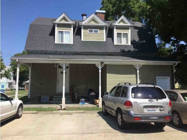 Photo - 323 W Walnut St