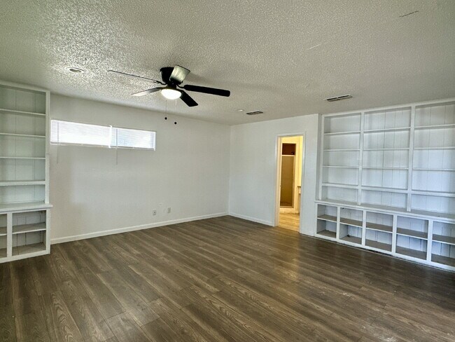 Photo - Spacious home in Slaton!