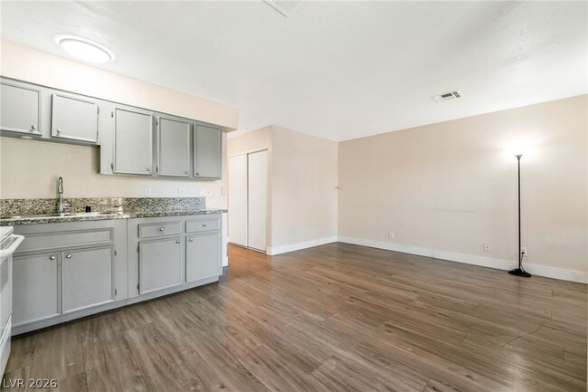 Building Photo - 4300 N Lamont St Unit 200