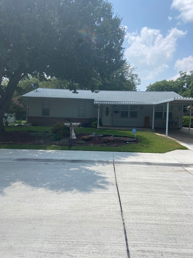 Patio delantero - 3517 Swan St