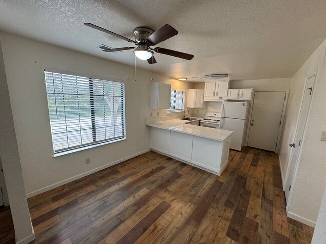 Photo - 1498 E Carolyn Ln Unit 1498 E Carolyn C