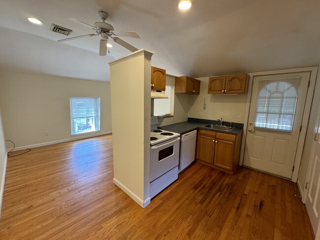 Building Photo - 24 Henderson St Unit #3 Rental