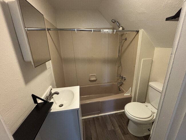 4 South St Unit B