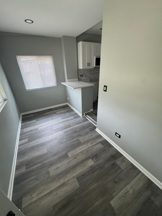 Building Photo - 3320 W Polk St Unit 3320 w Polk