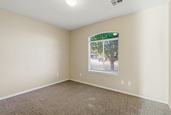 Photo - 732 Desert Sage Dr