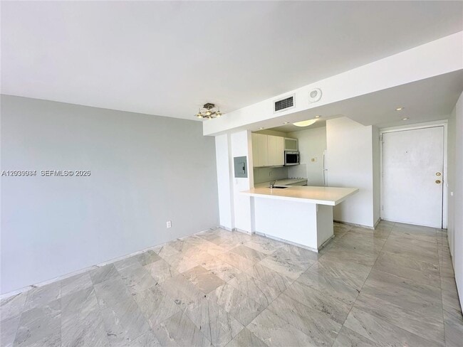 Building Photo - 2350 NE 135th St Unit 1501