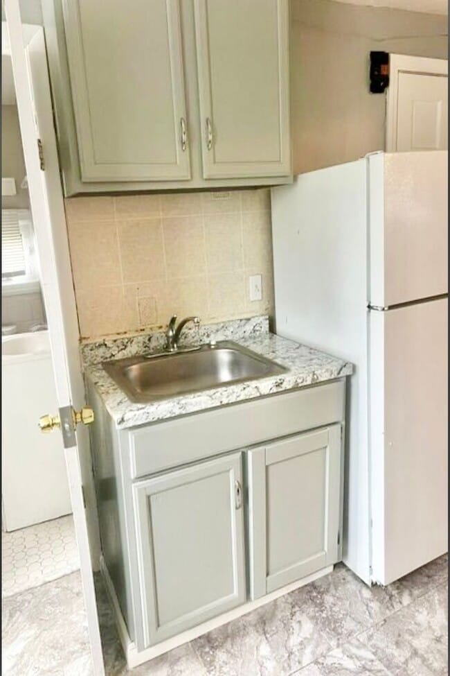 Photo - 72 Pocasset Ave Unit 3