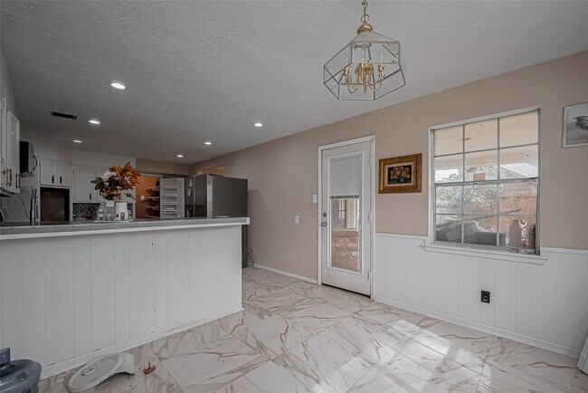 Building Photo - 811 Loire Ln