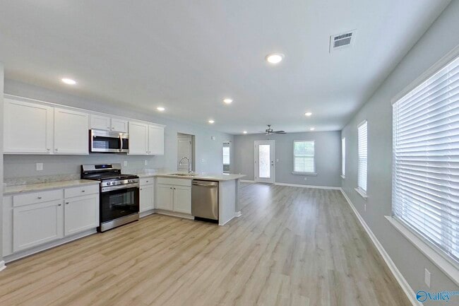 Photo - 395 Angela St