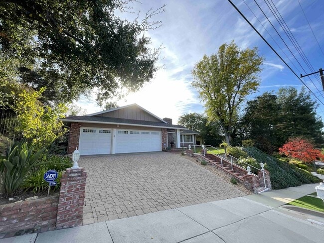 Building Photo - METICULOUSLY UPGRADED HOME IN CALABASAS!