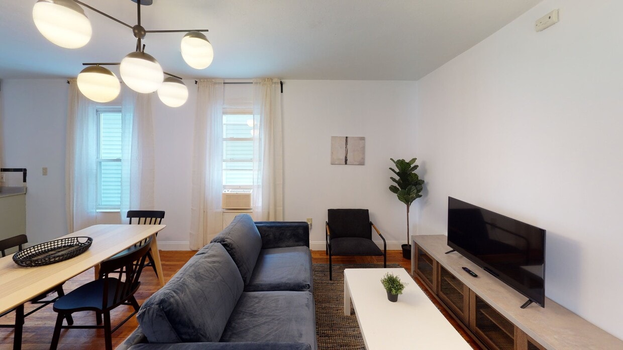 Photo - Private bedroom in 3 bed/2 bath Home
