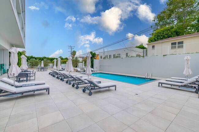 Photo - 999 N Doheny Dr Unidad 305