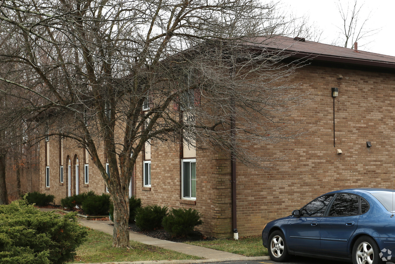 Country Woods Apartments - Country Woods Apartments