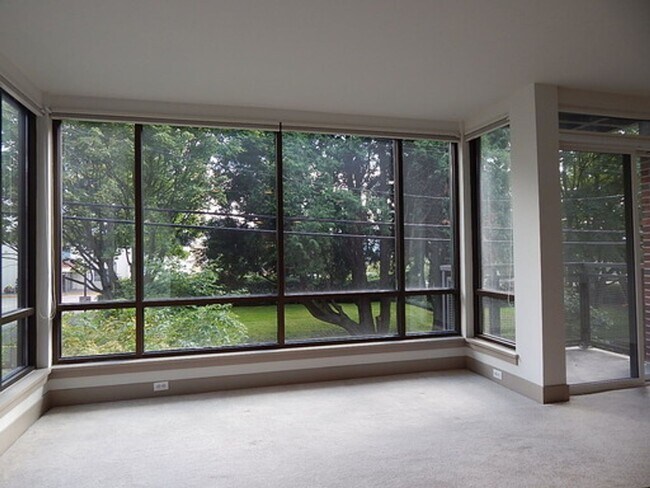 Photo - 1 bd 1 bath close to UW. Water/Sewer/Garbage/Parking/Storage included