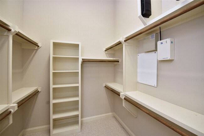 Photo - 5813a Kiam St
