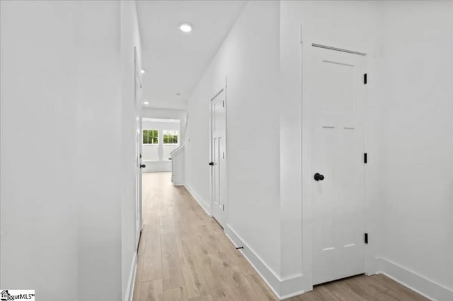 Photo - 208 Curhill Ln