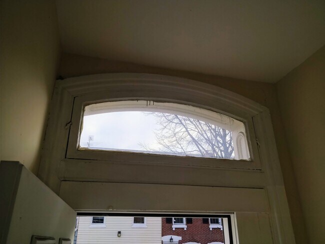 Photo - 653 Chain St Unit 3