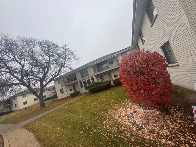 Photo - Spacious 2 Bedroom Apartment Available! Unit B3