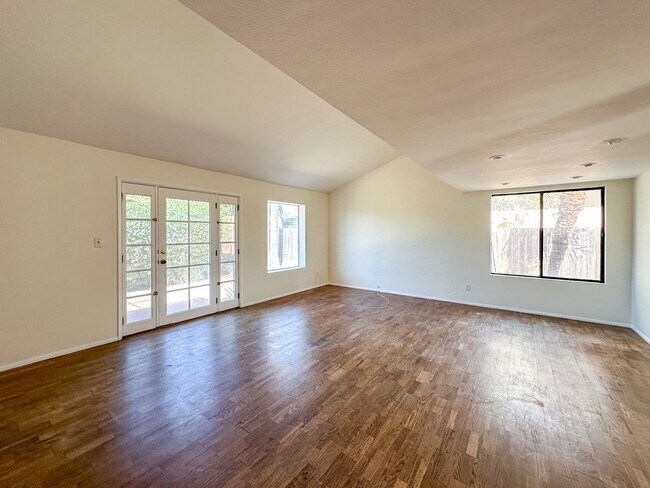 Photo - Bright & Spacious Bay Park Oasis with Mode...