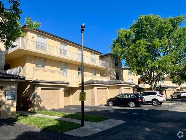 Building Photo - 2060 Greenview Shores Blvd Unit 323 Rental