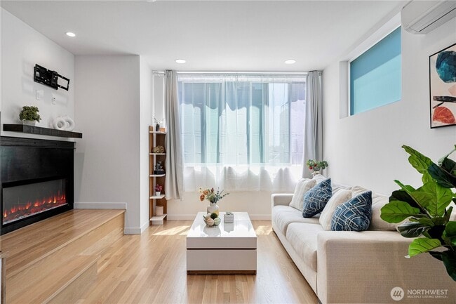 Building Photo - 2620 NW 62nd St Rental