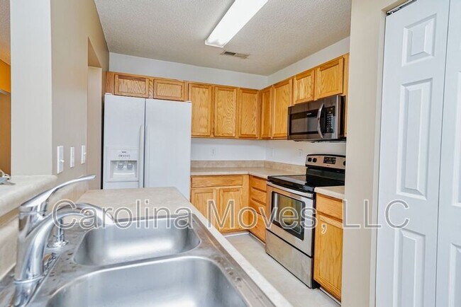 Photo - 144 Crescent Creek Ct