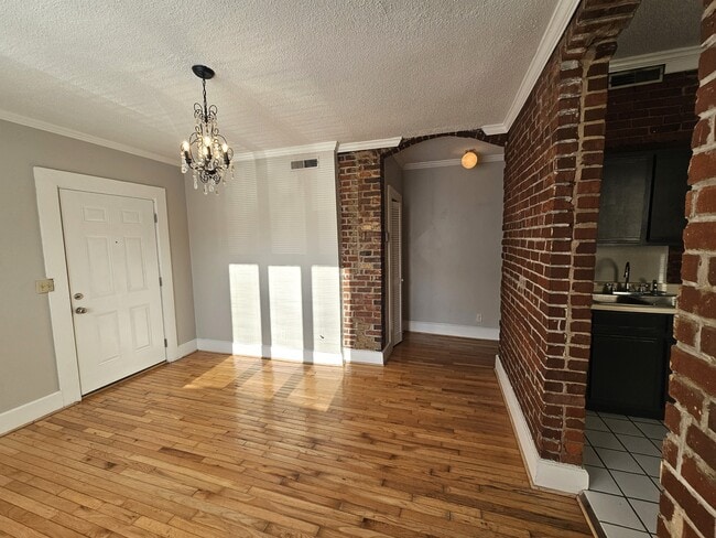 Photo - 607 Lindsay St