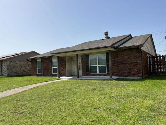 Building Photo - Nice 3 Bedroom Home