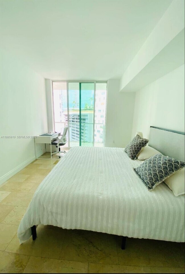 Photo - 218 SE 14th St Unit 1104