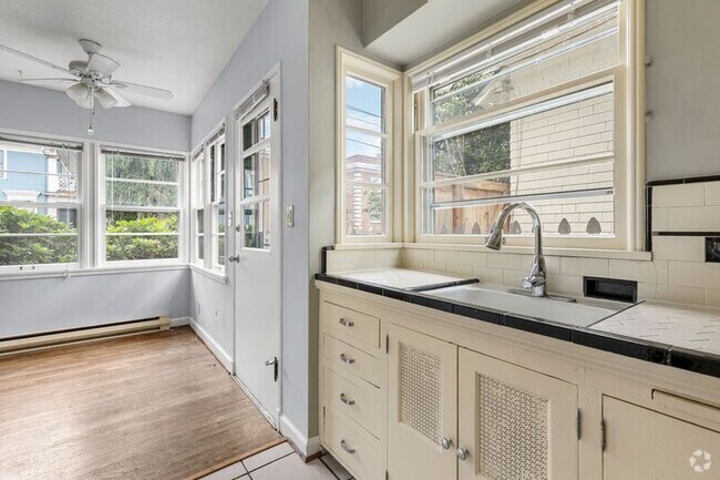 Building Photo - 1516 NE Schuyler St Rental