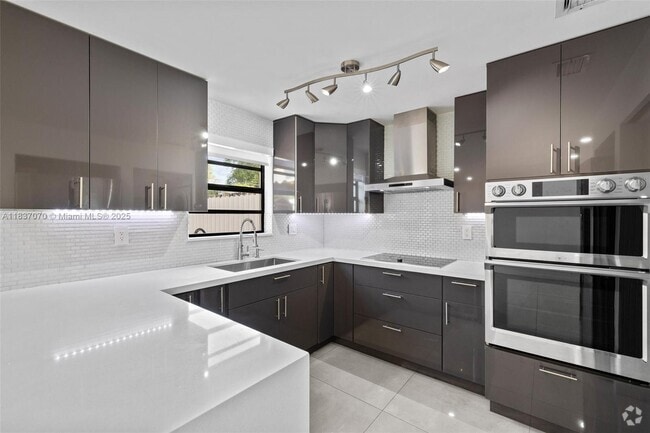 Building Photo - 10932 NW 7th St Rental