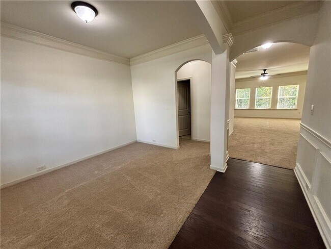 Photo - 609 Stonehurst Ln