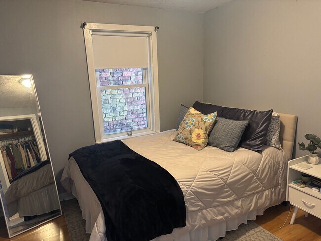 Photo - South Boston 2 Bed – Renovated – Pet Friendly – Hardwood Floors – 9/1