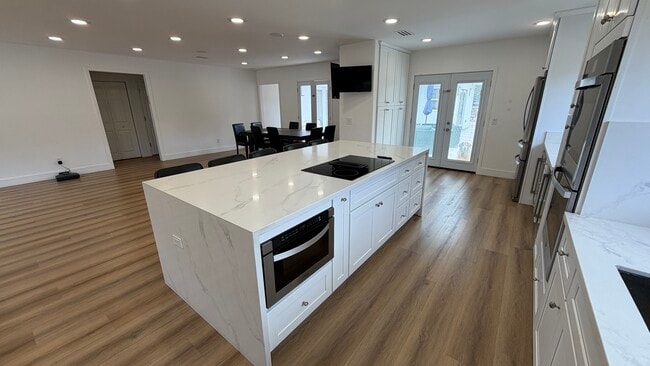 5855 Shirley Ave