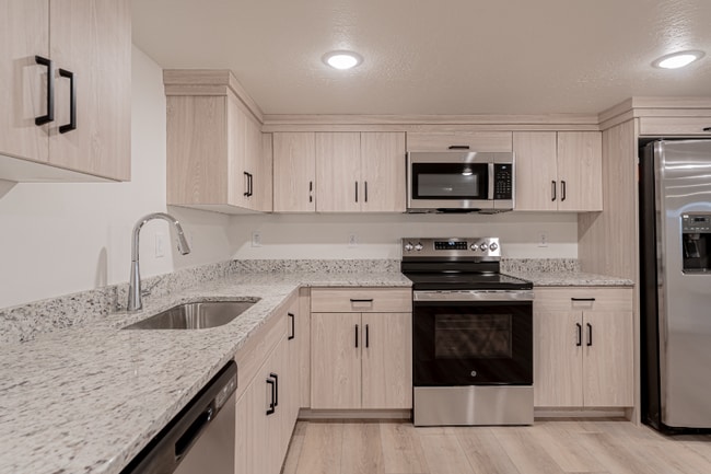 Photo - 274 W 500 N St