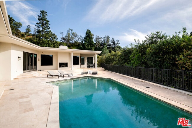 Building Photo - 1845 Loma Vista Dr