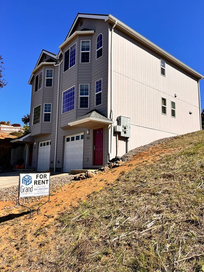 Building Photo - 0407 - Telegraph Duplex Unit 964 N 7th Rd Rental