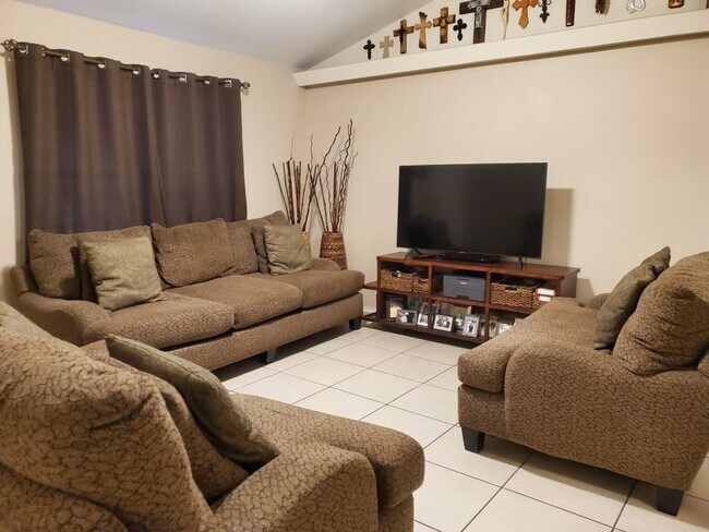 Photo - 2809 N 30th St Apartment Unit B
