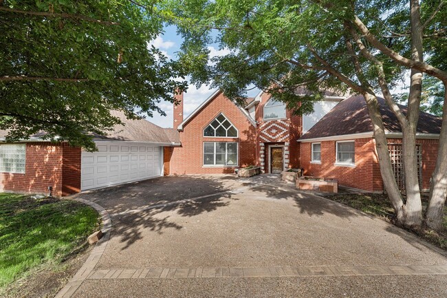 Building Photo - Beautiful Midway ISD Home