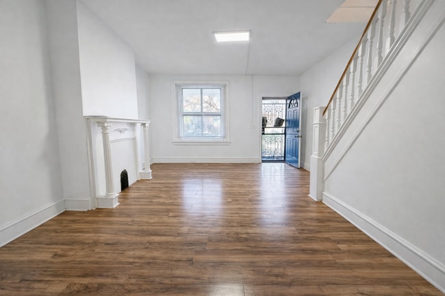 Building Photo - 3 Bedroom Single Family Home