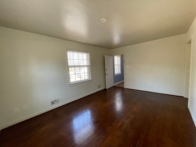 Living Room - 6621 W Grace St