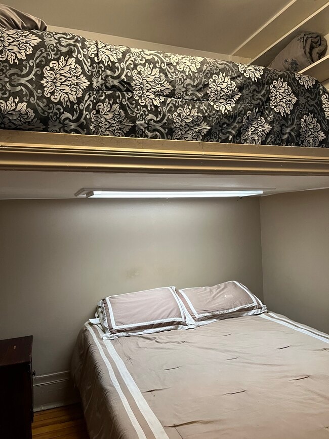 20 E Goethe St Unit 20 east Goethe