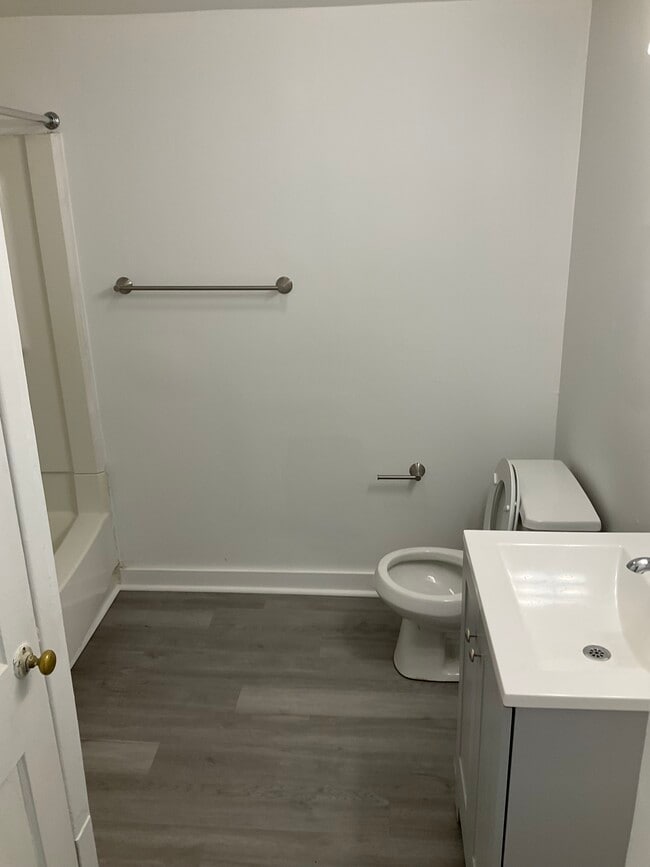 626 W Airy St Unit 2