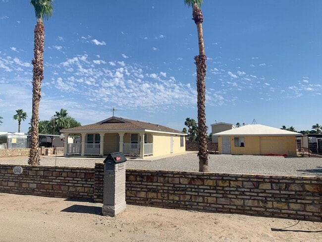 Building Photo - MOVE-IN READY!