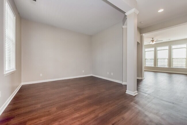 Photo - 222 Monarch Village Way