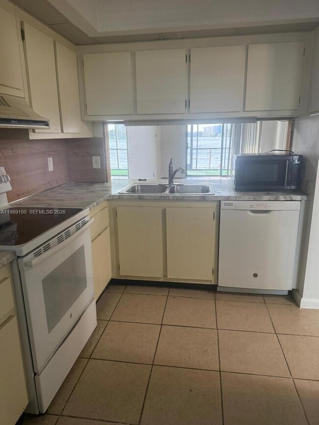 Photo - 109 Lake Emerald Dr Unit 102