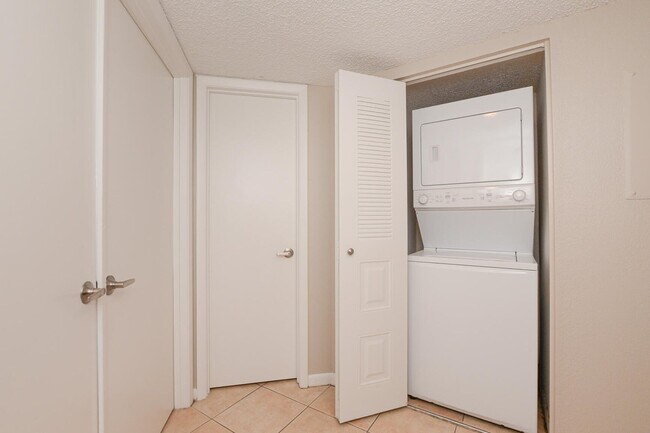 Photo - MIDPORT PLACE II BLDG I Unidad 103