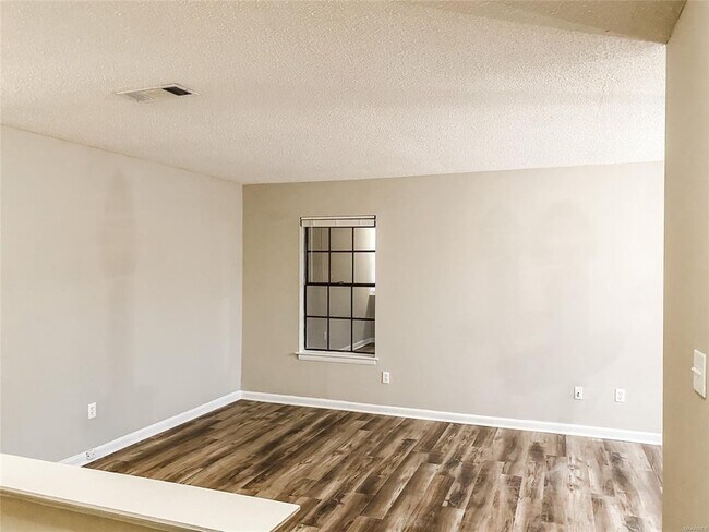 Photo - 1673 E Trinity Blvd